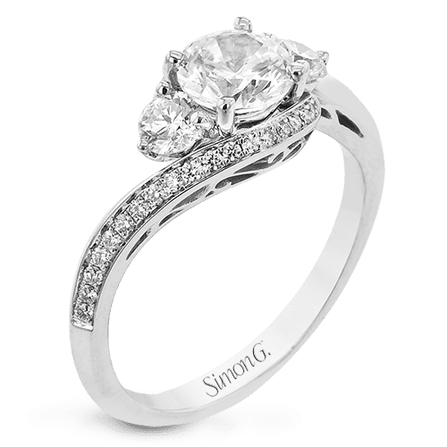 Engagement Ring in 18k Gold with Diamonds