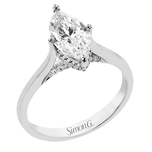 Engagement Ring in 18k Gold with Diamonds