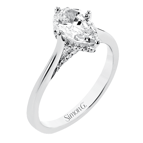 Engagement Ring in 18k Gold with Diamonds