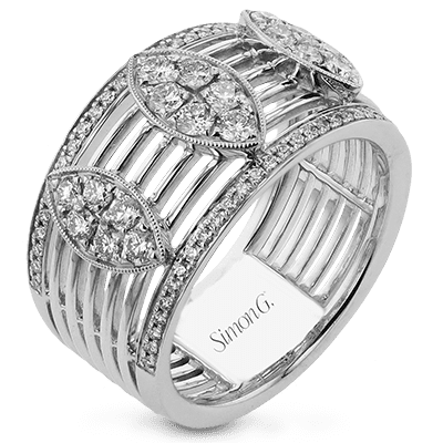 Right Hand Ring in 18k Gold with Diamonds