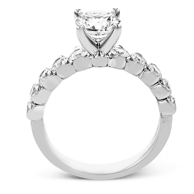 Engagement Ring in 18k Gold with Diamonds