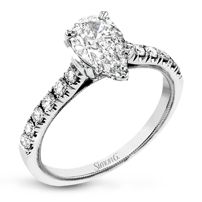 Engagement Ring in 18k Gold with Diamonds