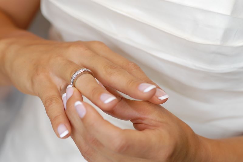 A Girl’s Best Friend: Our Favorite Diamond Bands For Women