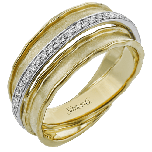 Right Hand Ring in 18k Gold with Diamonds