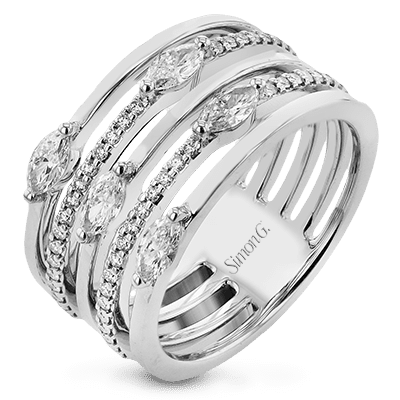 Right Hand Ring in 18k Gold with Diamonds