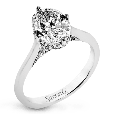Engagement Ring in 18k Gold with Diamonds