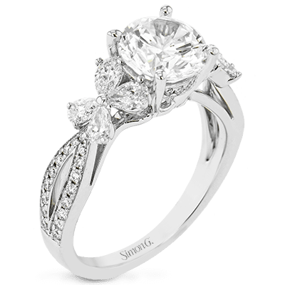 Engagement Ring in 18k Gold with Diamonds