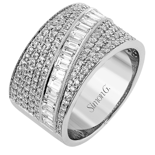 Right Hand Ring in 18k Gold with Diamonds