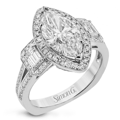 Engagement Ring in 18k Gold with Diamonds