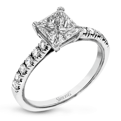 Engagement Ring in 18k Gold with Diamonds